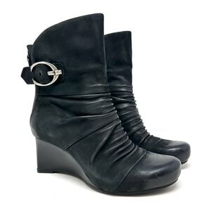 Earthies Women’s Chelsea Boot Wedge Heel Rouched Black Leather Slouch